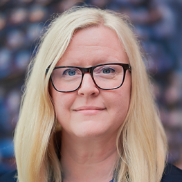 Erin Schellhammer headshot